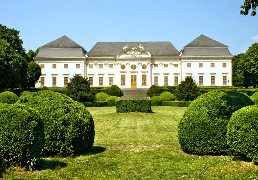 Halbturnni kastély park